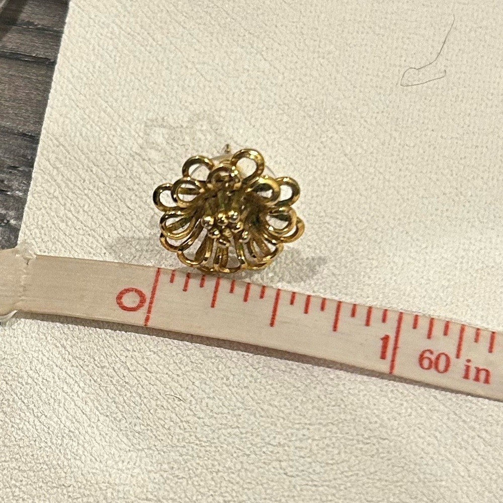 Vintage Openwork Flower Earrings - Picture 8 of 8